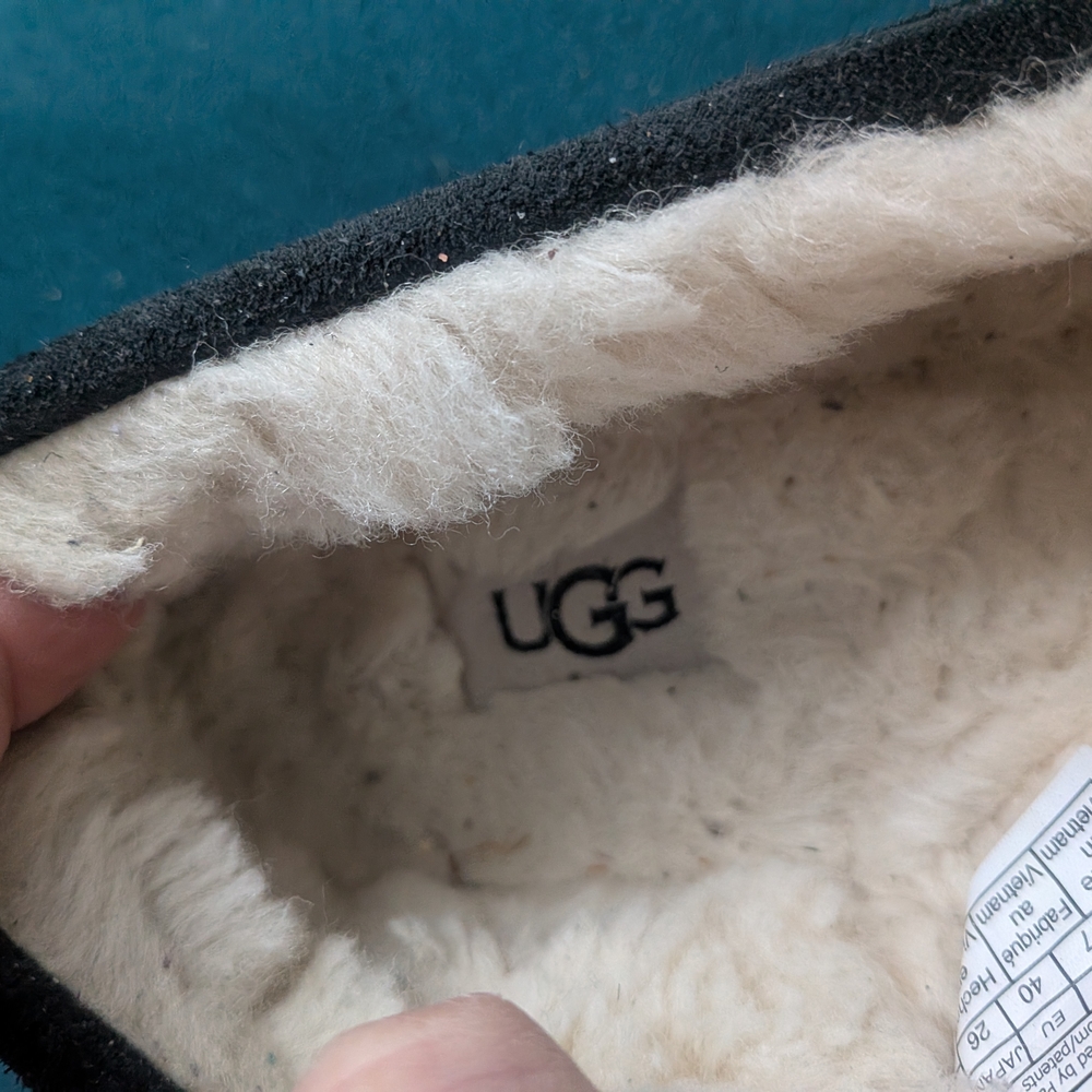 UGG ANSLEY Black Suede Slippers with White Fur Lining - Picture 6 of 6